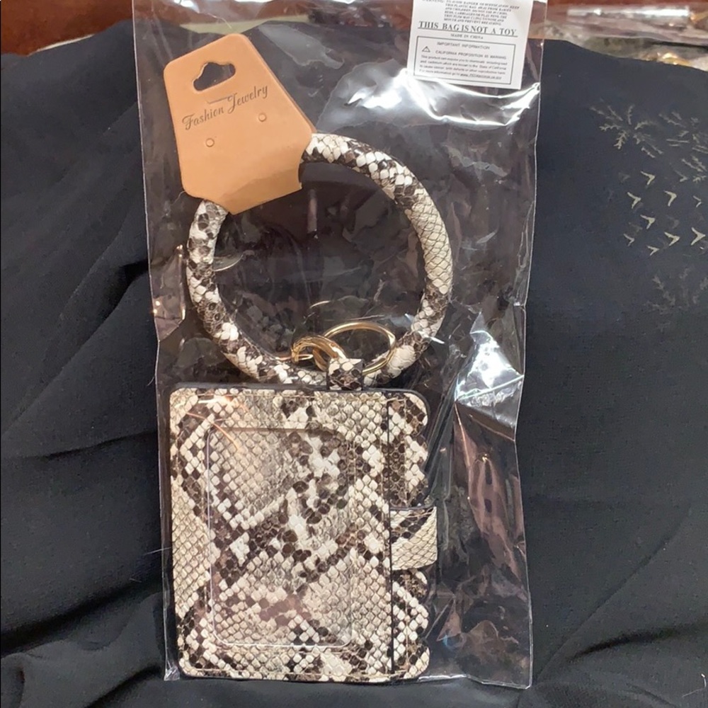 Snake skin print cardholder, wristlet.